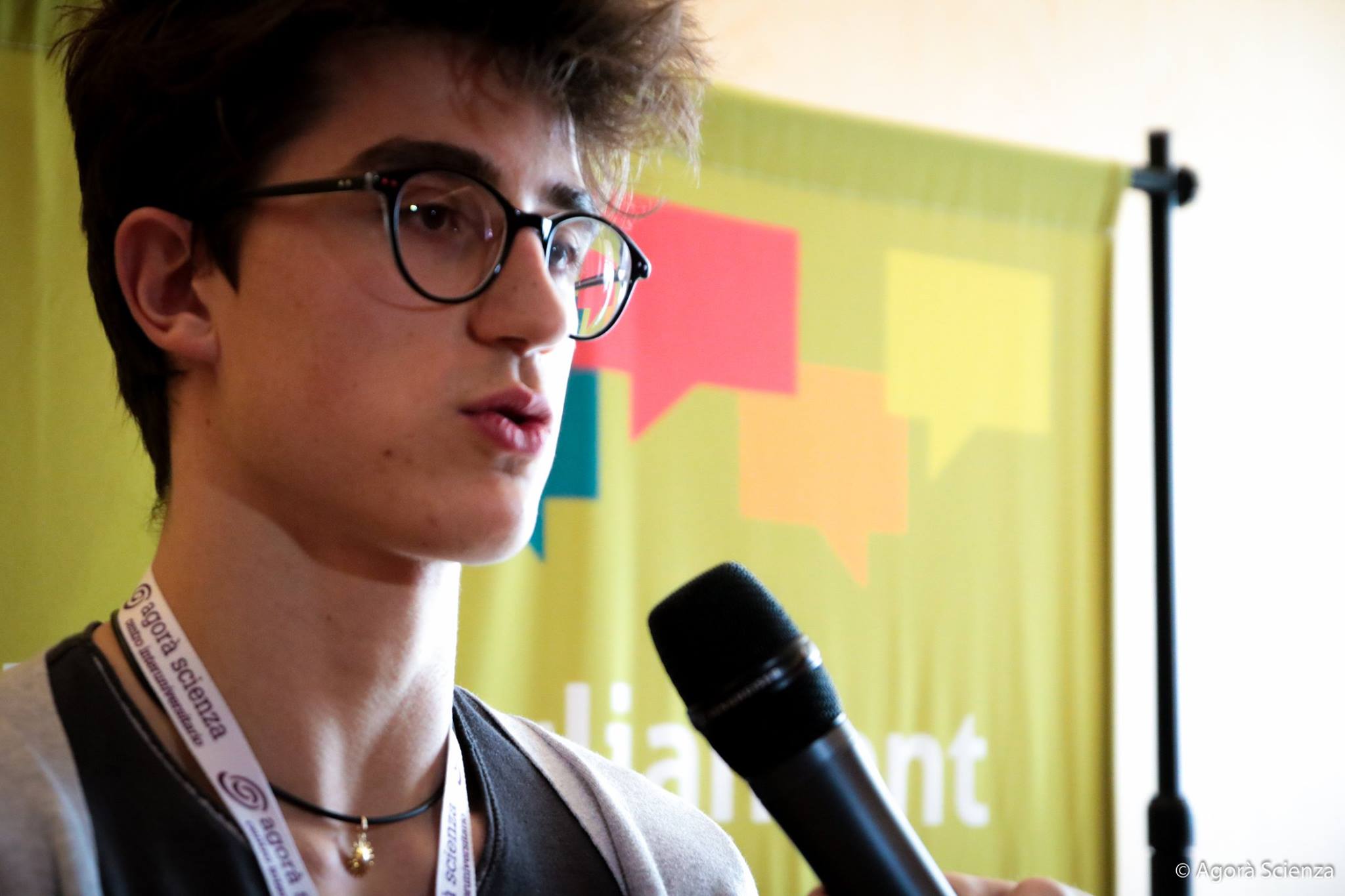 Siamo qui per discutere e dibattere. L’antipolitica o l’indifferenza ci sono, ma progetti come questo vanno nella direzione opposta.